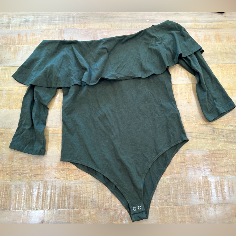 Forever 21 Contemporary off the shoulder ruffle bodysuit women’s